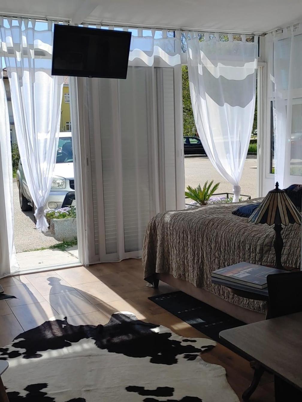 Piccolo Apartment Knin Exterior photo